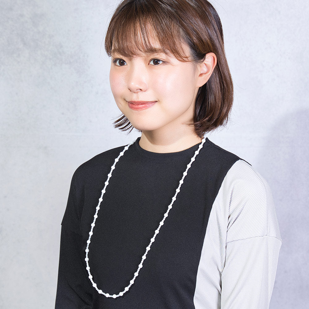 ファセットカットされた純白のジェイドが美しいロングネックレス