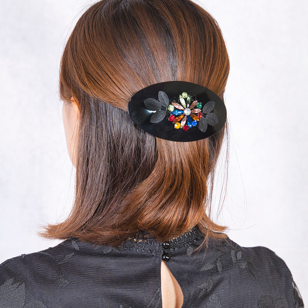 ビジューの花モチーフがエレガントなヘアバレッタ