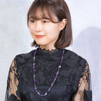 様々なフォルムのアメシストを組み合わせたロングネックレス