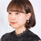 上品な光沢が美しい白蝶貝のイヤリング