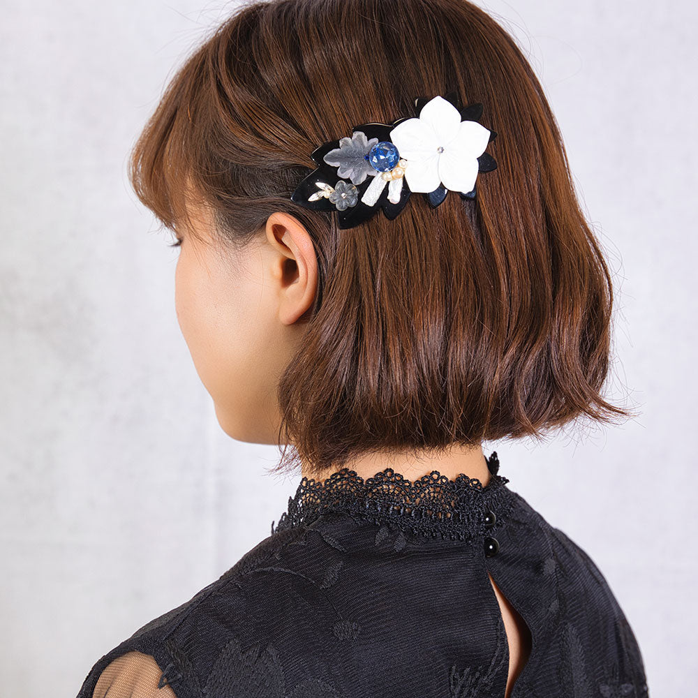 シェルとボヘミアングラス、淡水パールの組み合わせが華やかなヘアバレッタ